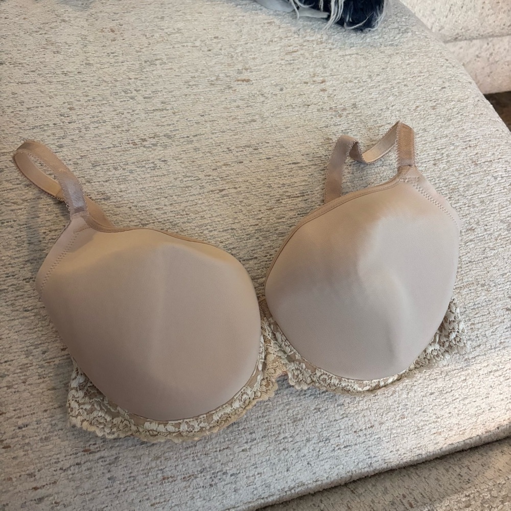 Wacoal Embrace Lace Nude Beige White Lace Accent Bra 34DDD 853191